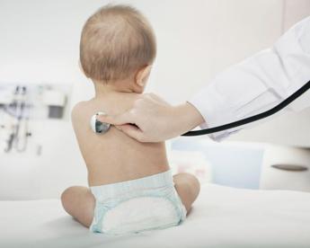 Staiano (Sip): “Tutti i neonati siano protetti da virus respiratorio sinciziale”