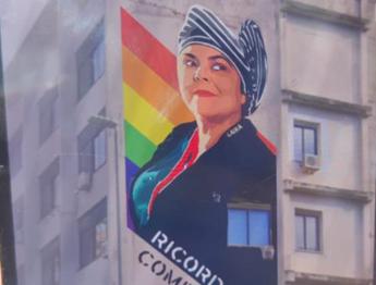 Roma. Pro Vita Famiglia: dopo metro arcobaleno Pd autorizza mega murale LGBT su Michela Murgia sulla facciata ...