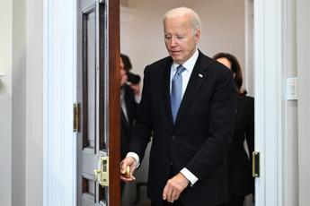 Biden ritira la candidatura: “Stop nell’interesse degli Stati Uniti, pieno appoggio a Kamala Harris”