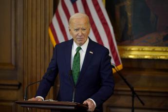 Biden si ritira: la resa del presidente in 24 ore, dalla decisione all’annuncio