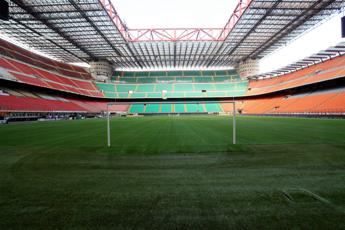 San Siro non è ristrutturabile. Tutti contro il sindaco Giuseppe Sala