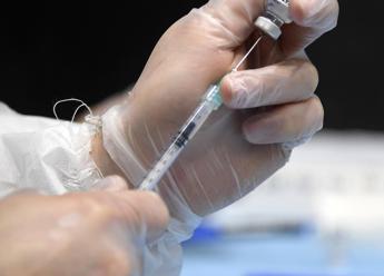 Influenza, Aifa autorizza 8 vaccini per la stagione 2024 2025