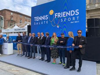 Torino, sport e prevenzione debuttano in piazza Castello con ‘Tennis & Friends’