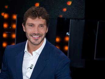 Ascolti tv 26 settembre, De Martino con Affari tuoi travolge ancora Amadeus