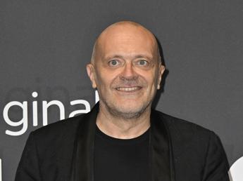 Max Pezzali, Pavia, gli 883, l’Uomo Ragno e la serie tv – Ascolta