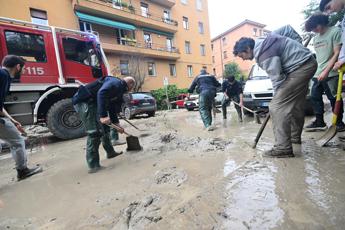 Maltempo Emilia Romagna, frane nel bolognese e scuole chiuse