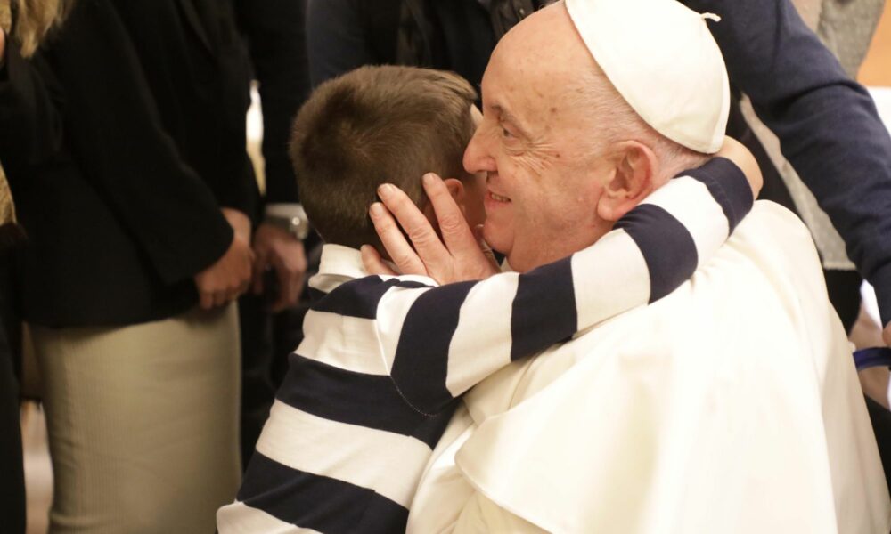 Lavoro, Papa: “I papà non hanno tempo per giocare con figli”