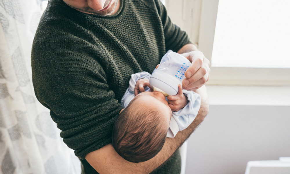 Perché i papà italiani usano poco il congedo parentale