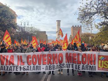 Sciopero generale, corteo Usb a Roma: “Ci siamo ripresi le piazze, schiavi mai”