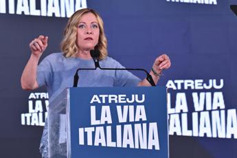 Meloni ‘stringe bulloni’ centrodestra: “Posta è alta, no egoismi”