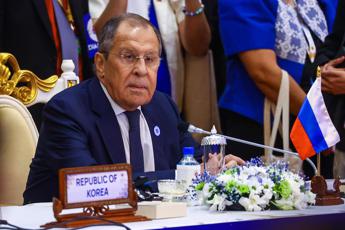 Ucraina, Lavrov: “Russia disposta a negoziare ma accordo deve essere inviolabile”