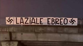 Derby Roma Lazio, striscione antisemita sulla tangenziale Est