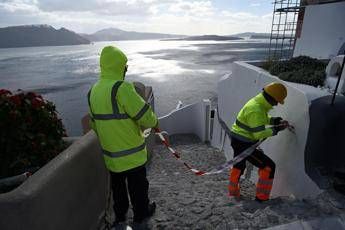 Santorini, dichiarato stato emergenza. Alto rischio frane