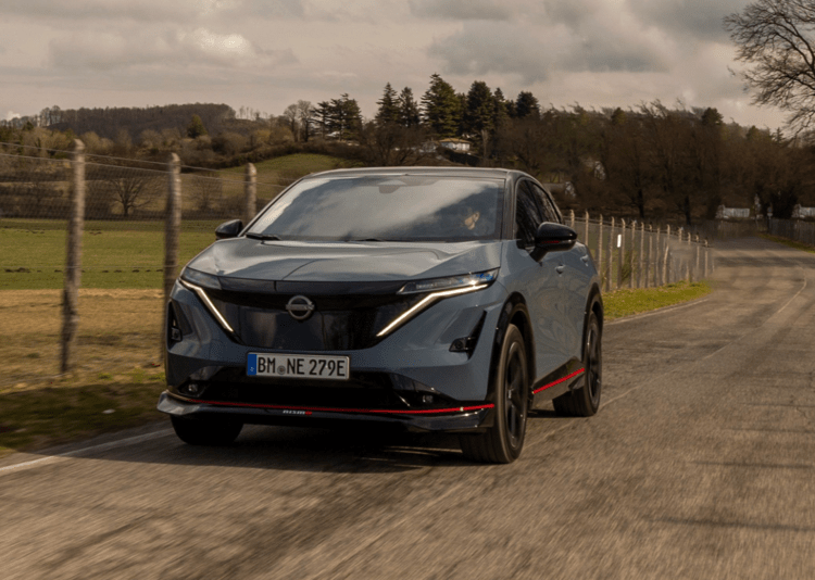 Nissan presenta due nuovi modelli con la formula X over Thinking