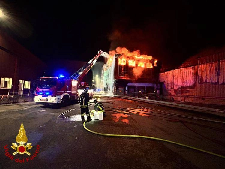 ncendio Inalca a Reggio Emilia, nello stabilimento amianto e cibo putrefatto