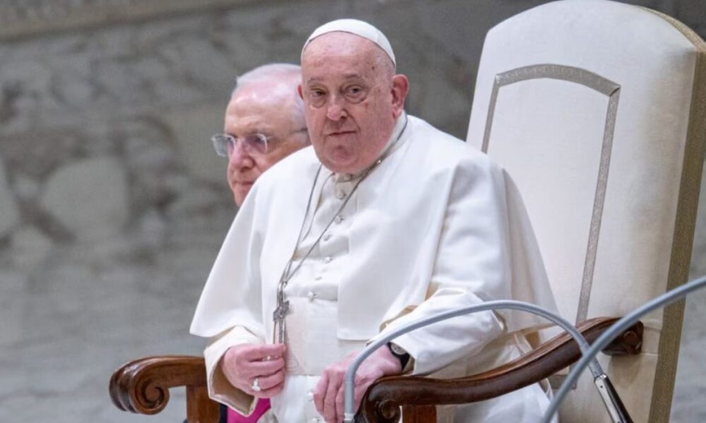 Papa Francesco ancora ricoverato: condizioni serie, salta l’Angelus domenicale