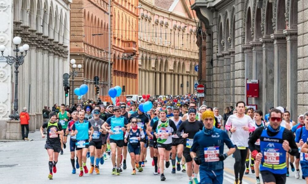 Maratona di Bologna 2025: domenica traffico, strade chiuse e bus deviati