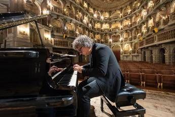 Remo Anzovino in tour con ‘Atelier’, viaggio tra le mille possibilità del pianoforte  