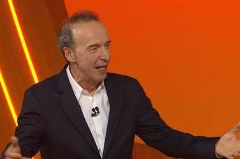 Roberto Benigni, il saluto per Papa Francesco: “Che guarisca presto, è meraviglioso”  